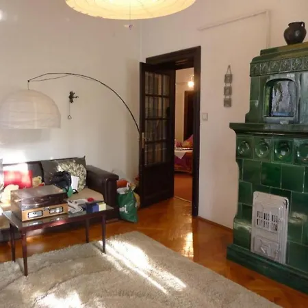Villa spéciale 9 chambres avec piscine et jardin Antibes