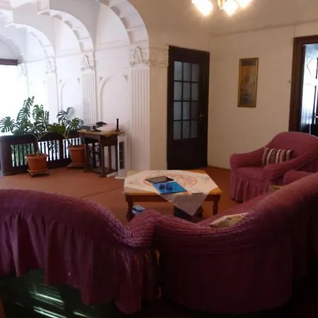 Villa spéciale 9 chambres avec piscine et jardin *